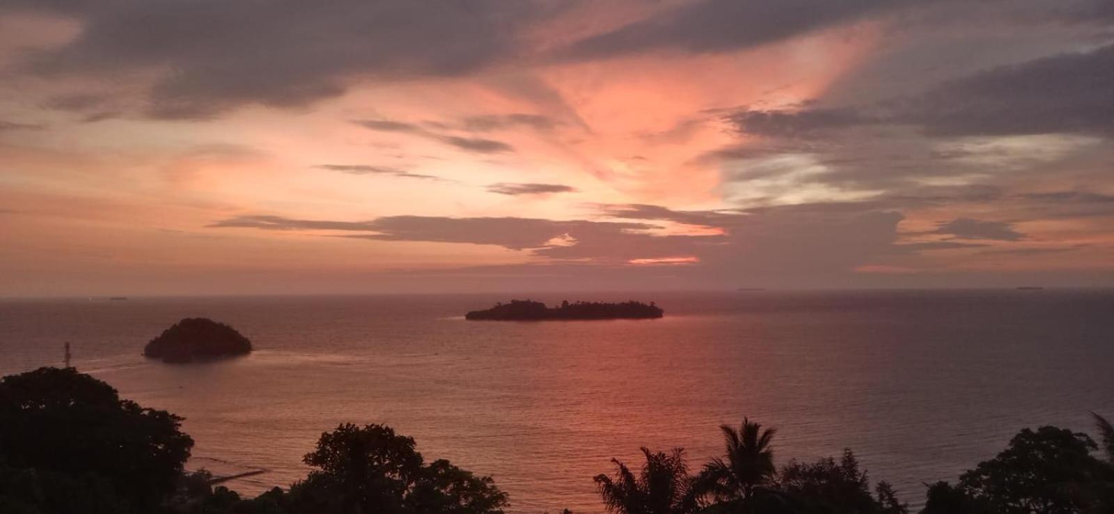 The View Padang, Amazing View, 8 Mins Mentawai Fast Ferry, Cold Beer,Close To Restaurants Padang (Sumatra) Buitenkant foto