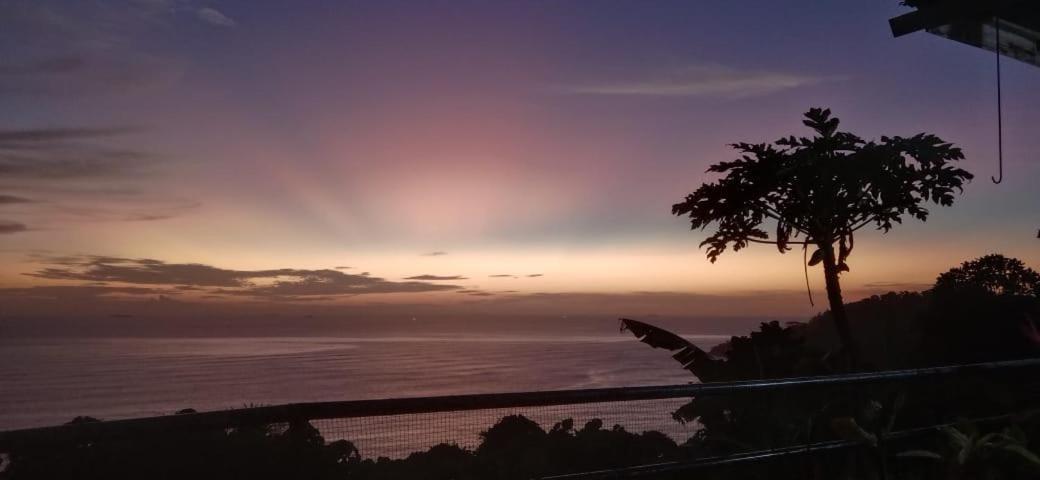 The View Padang, Amazing View, 8 Mins Mentawai Fast Ferry, Cold Beer,Close To Restaurants Padang (Sumatra) Buitenkant foto